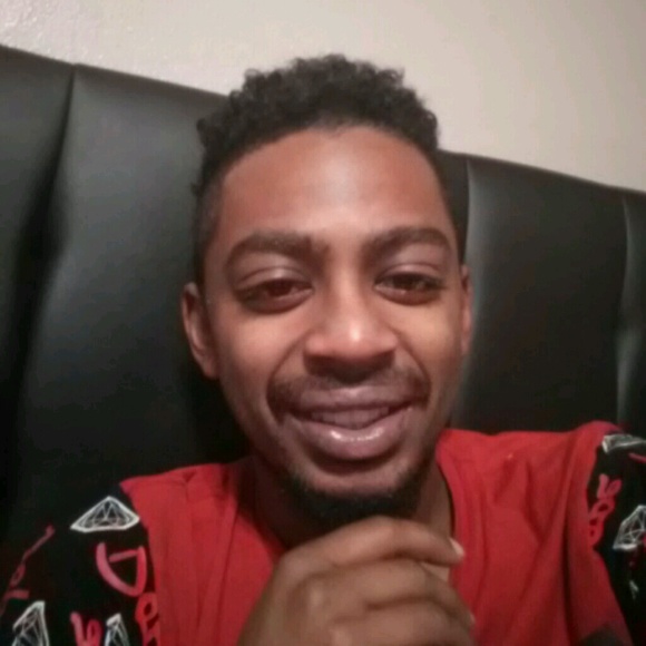 Profile Picture of Anthony Bolasingh (@topgenna) on Poshmark