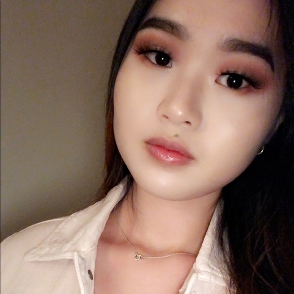 Profile Photo of Christina Kim (@tinajkim) on Poshmark