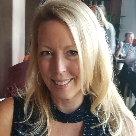 Profile Picture of Meredith Poppler (@popmerry7) on Poshmark