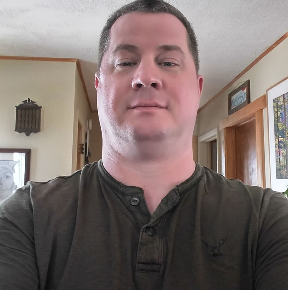 Profile Picture of Chris Baron (@chris14799) on Poshmark