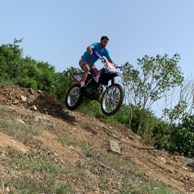 Profile Picture of Robert Derek (@robertderek13) on Twitter