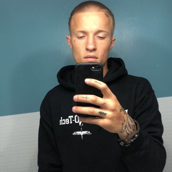 Profile Picture of Jacob Larson (@cwbjacob) on Poshmark