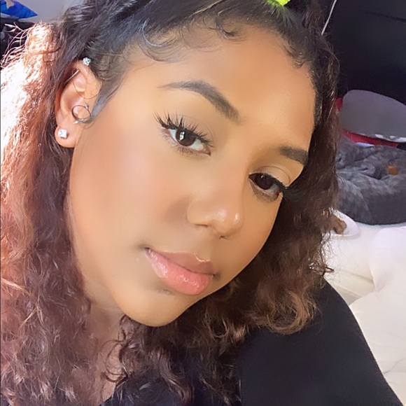 Profile Picture of Brianna Vines (@brivines03) on Poshmark