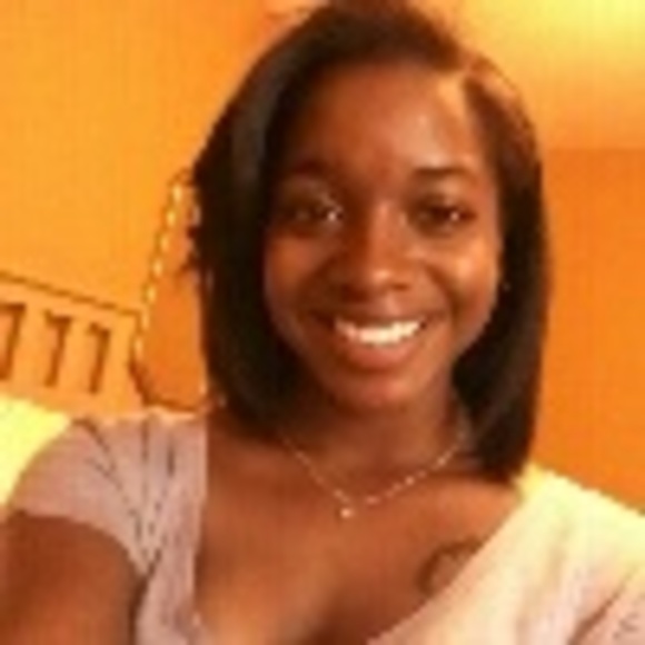 Profile Picture of Amelia Johnson (@millieb18) on Poshmark