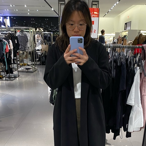 Profile Picture of Nina Julianto (@ninajulianto) on Poshmark