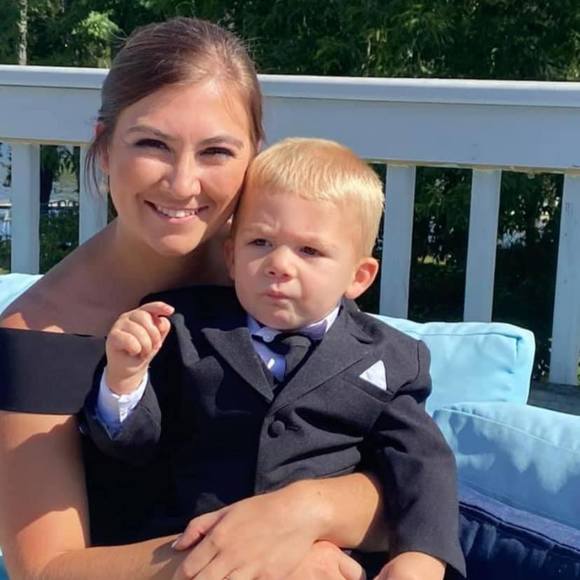 Profile Picture of April Hansen (@ducksrox1) on Poshmark