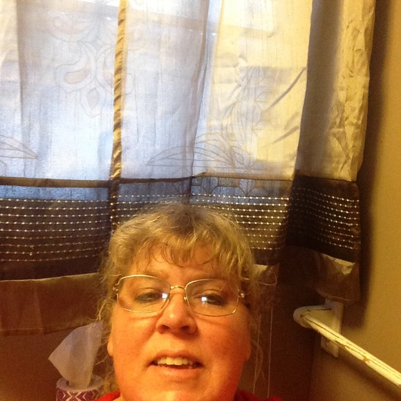 Profile Picture of Tina Cancilla (@blondeone598) on Poshmark