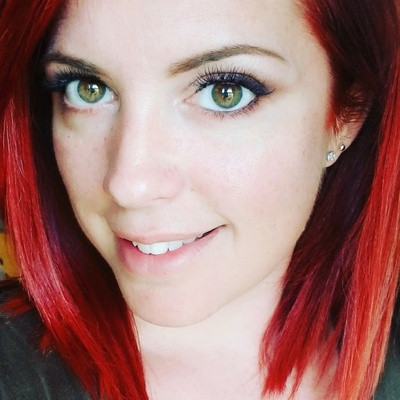 Profile Picture of Crystal Fattizzi (@cryssy1015) on Poshmark