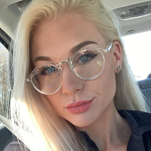 Profile Picture of Mackenzie Mehmen (@knzuniversity) on Poshmark