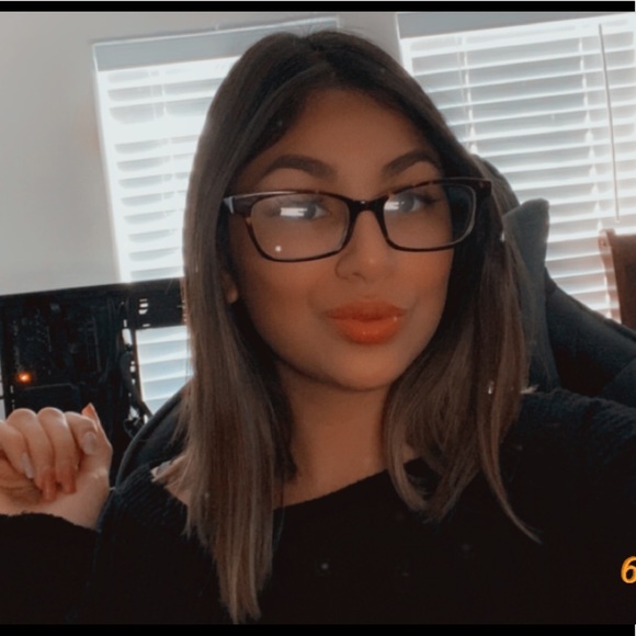 Profile Picture of Fatima Alvarez (@fatima1109000) on Poshmark