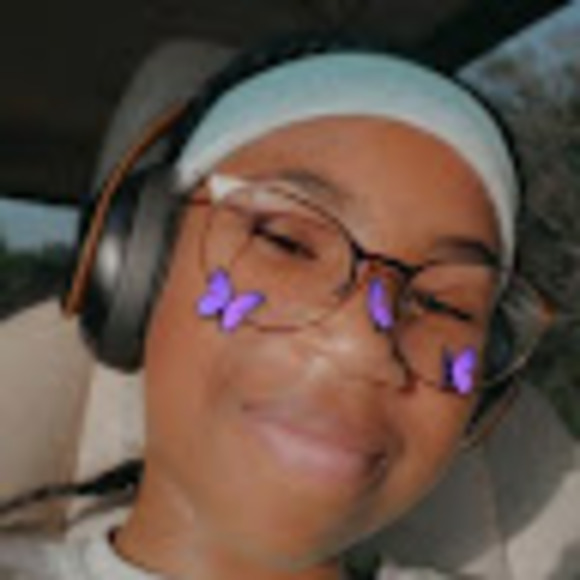 Victoria Twyman - Poshmark Profile Picture of Victoria Twyman (@_ictoria_v) on Poshmark