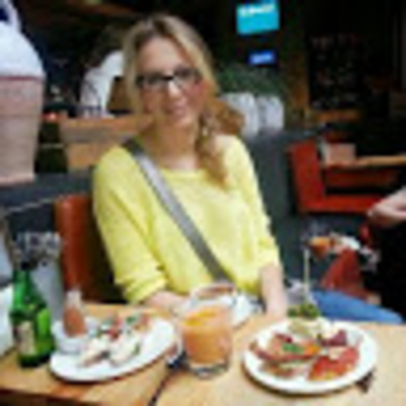 Profile Picture of Stella Grinberg (@stellag09) on Poshmark