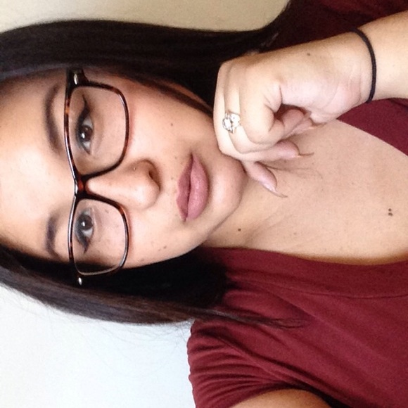 Profile Picture of Arlene Chavez (@arlenechavez27) on Poshmark