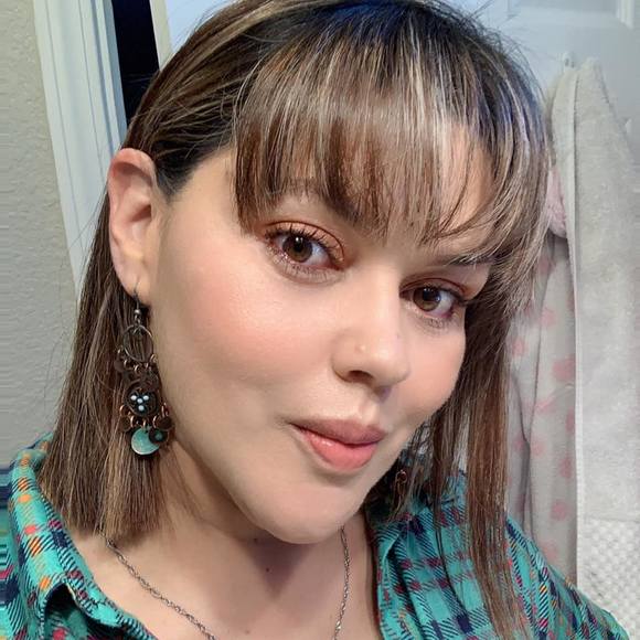 Sandraa Limónrobles - Poshmark Profile Picture of Sandraa Limónrobles (@sandylimon_) on Poshmark