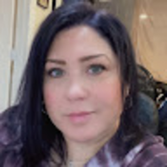 Profile Picture of Shawna Smith (@shawnasmith406) on Poshmark