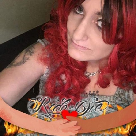 Profile Picture of Rena Minadakis (@renalentz1111) on Poshmark