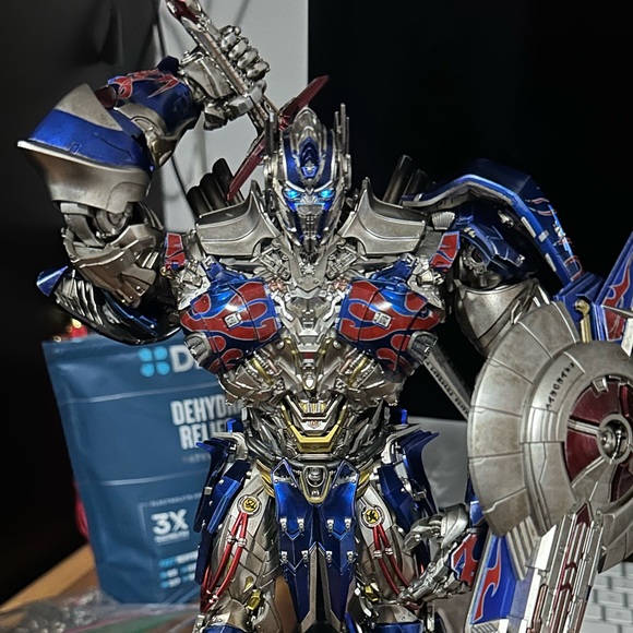 Profile Picture of Jesse Henriquez (@jesseee200) on Poshmark