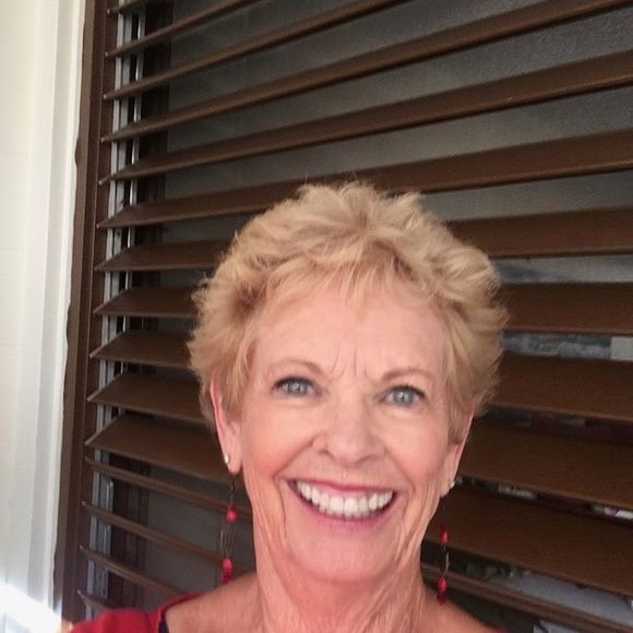 Profile Picture of Pat Holt (@patholt999) on Poshmark