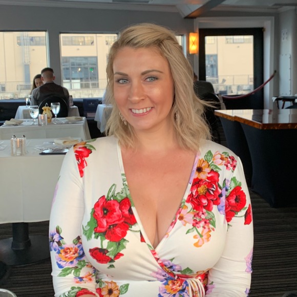 Profile Picture of Stephanie Winstanley (@stefkabob1) on Poshmark