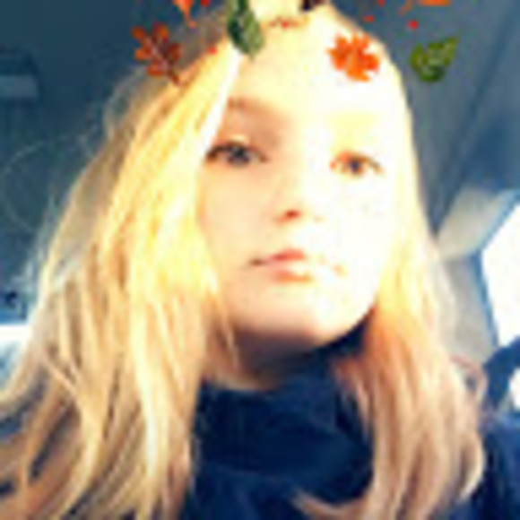 Profile Picture of Iana Hirschy (@ianahirschy) on Poshmark