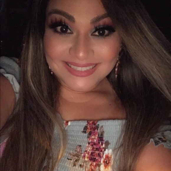 Profile Picture of Brenda Olguin (@brendao841) on Poshmark