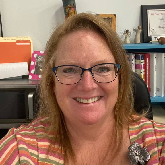 Profile Picture of Tonya Hearn (@hearnt) on Poshmark