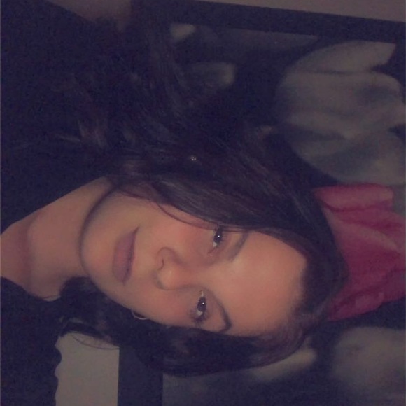 Maddy Ackers - Poshmark Profile Picture of Maddy Ackers (@maddyackers) on Poshmark