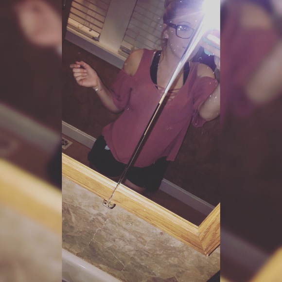 Profile Picture of Allyson Knittel (@allymarie2122) on Poshmark