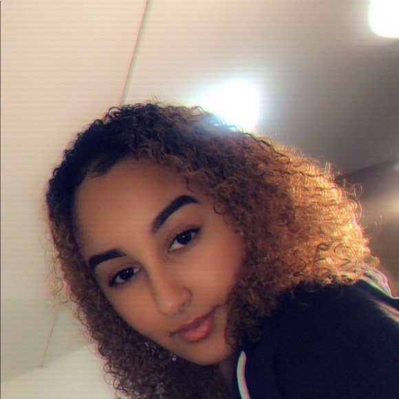 Profile Picture of Eunice Pinto (@eunicepinto) on Poshmark