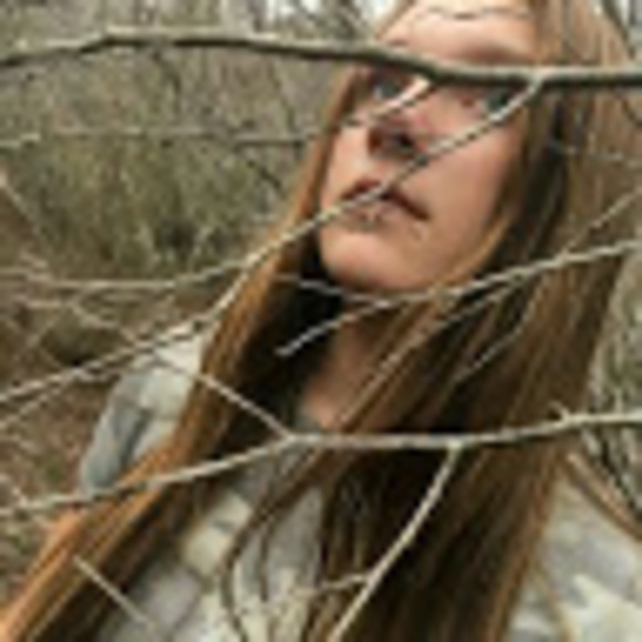 Profile Picture of Nora Hedman (@norahedman11) on Poshmark