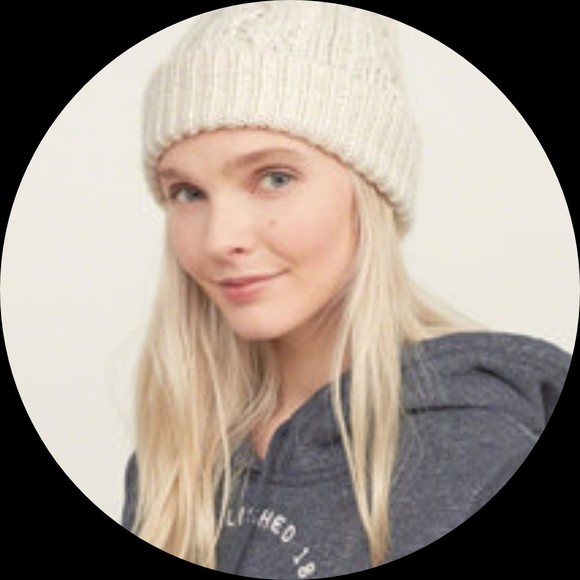 Profile Picture of Peart Danielle (@peart151) on Poshmark