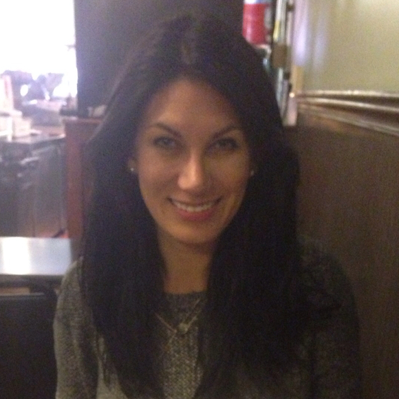 Profile Picture of Annie Pyczko (@ennaet) on Poshmark