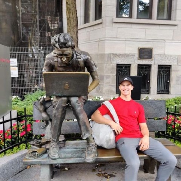 Profile Picture of Maxon Knott (@maxonknott) on Poshmark