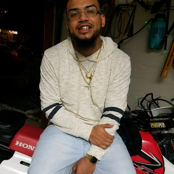 Profile Picture of Manny Calderon (@mannydagoon) on Poshmark