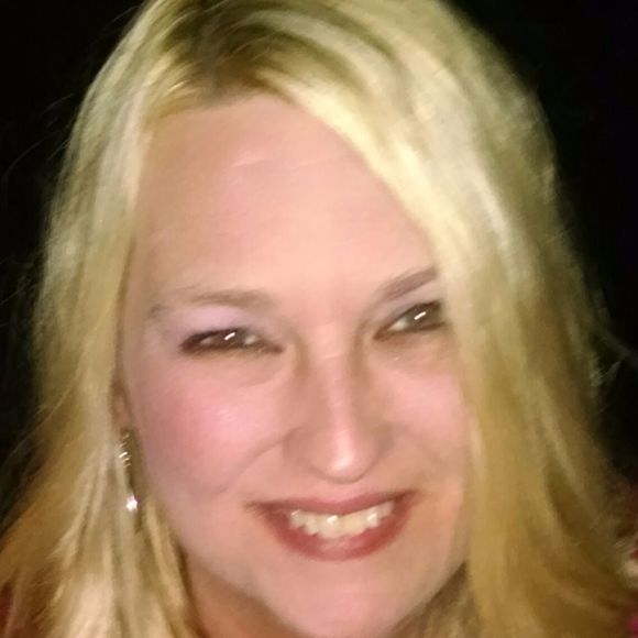 Profile Picture of Tracey Young (@traceyyoung88) on Poshmark