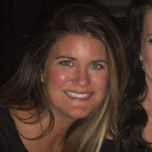 Profile Picture of Julia Sizemore (@juliasizemore) on Poshmark