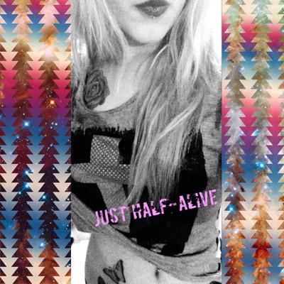 Profile Picture of Sandra Luna (@sandra_stash) on Twitter