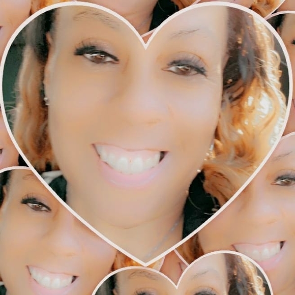 Profile Picture of Danielle Whitlock (@dwhitlock99) on Poshmark