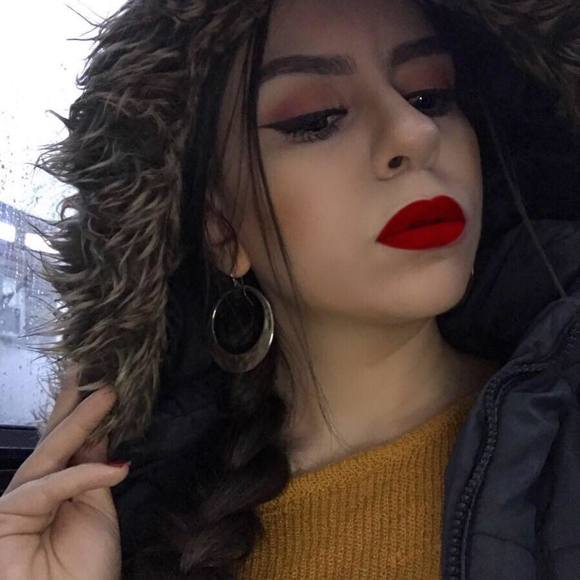 Profile Picture of Aida Wanis (@aidawanis14) on Poshmark