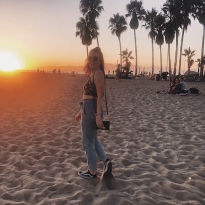 Profile Picture of Ashley 🌻🦋 (@_ashley_davies) on Twitter