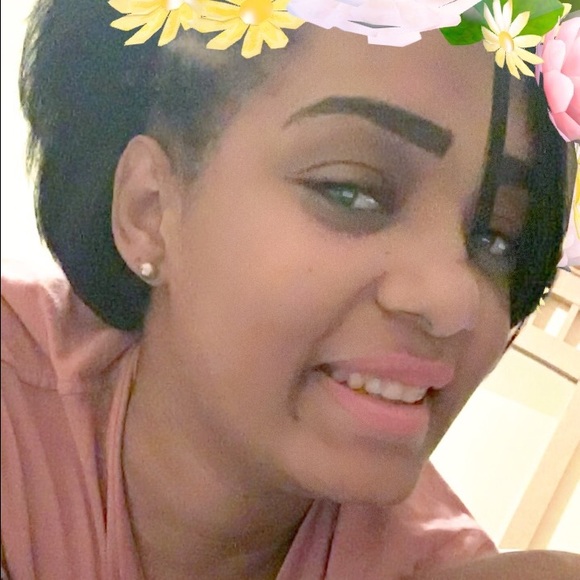 Profile Picture of Katherine Chalas (@kathewilliams24) on Poshmark