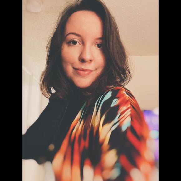 Profile Picture of Lauren Wiegand (@lilwiggy) on Poshmark