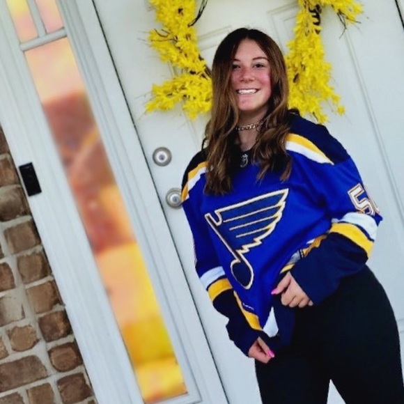 Profile Picture of Victoria Drazen (@victoriadrazen) on Poshmark