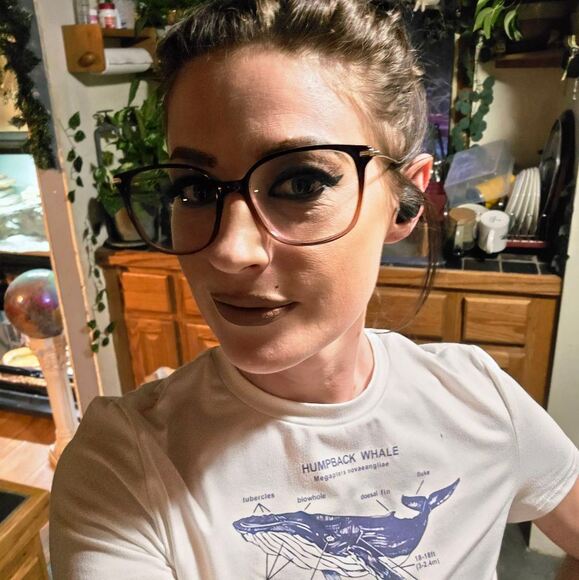 Profile Picture of Gabrielle Proctor (@happylunchbox56) on Poshmark