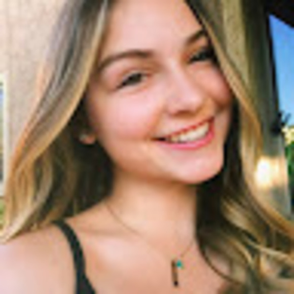 Profile Picture of Nicole Tkachuk (@nicole_tkachuk) on Poshmark