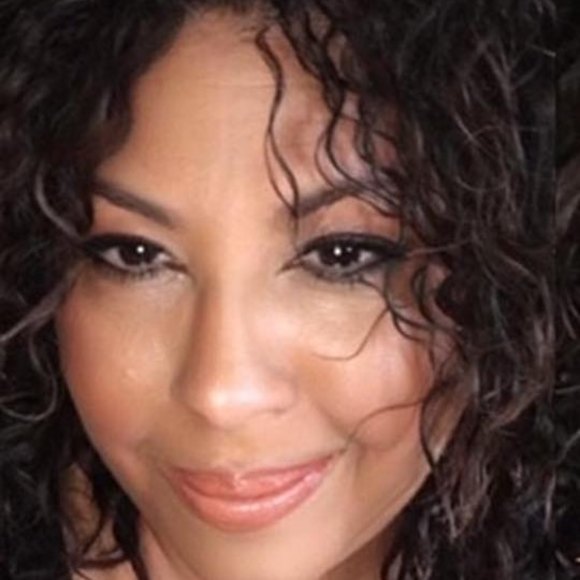 Profile Picture of Johnna Johnson (@johnnajonzun) on Poshmark