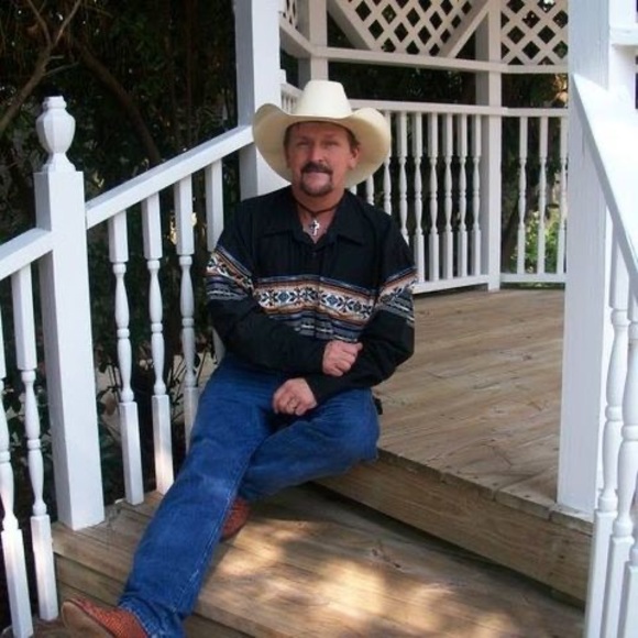 Profile Picture of Terry Lapointe (@terrylapointe) on Poshmark