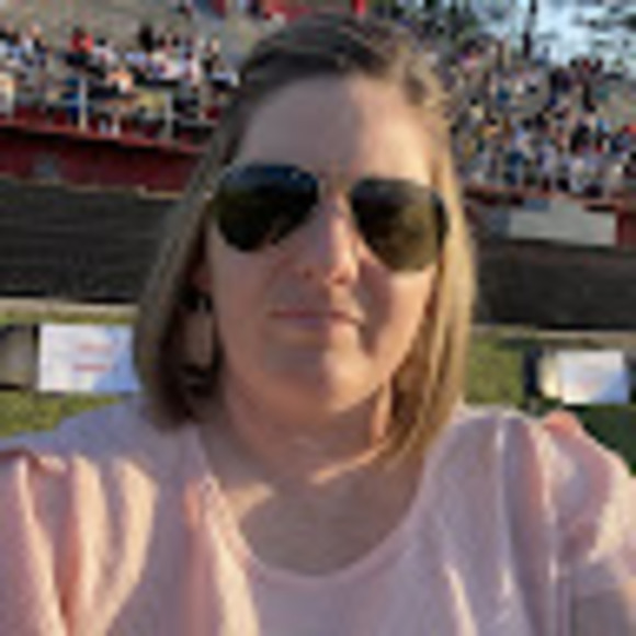 Profile Picture of April Vincent (@aprilvincent132) on Poshmark