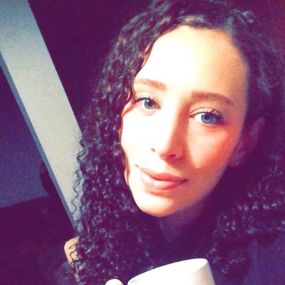 Profile Picture of Alexa Cavallo (@alexacavallo239) on Poshmark