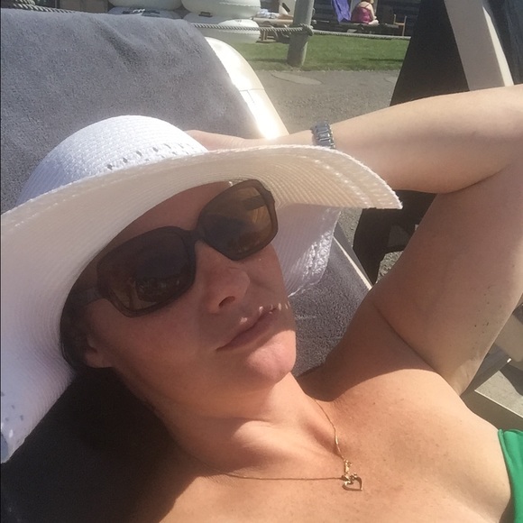 Profile Picture of Crystal Testerman (@crystal_lynn41) on Poshmark
